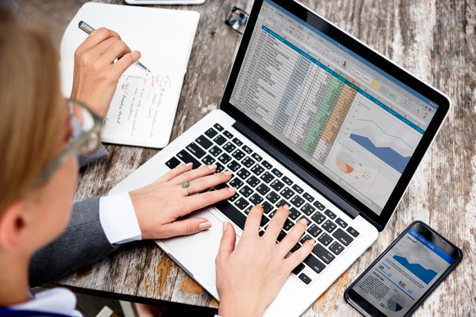 e-business-commerce-data-connecting-global-concept-H5QKMY9